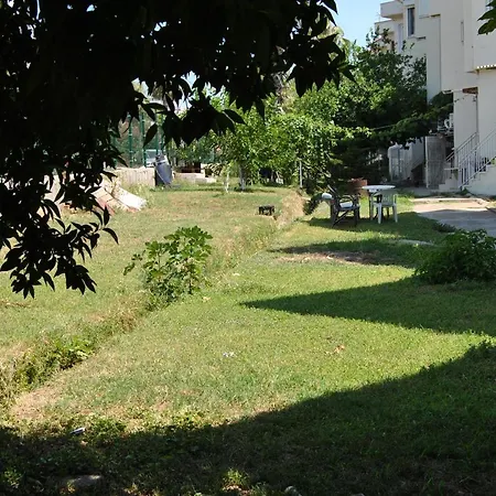 Martili Lara Gazde/Camere de închiriat